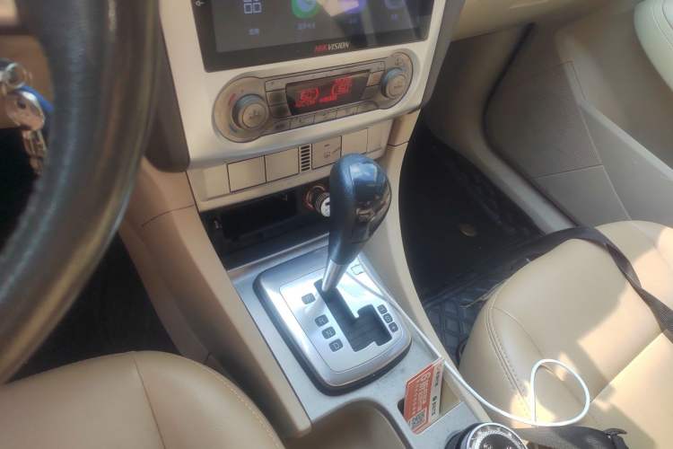 Used Ford Focus 2013 Sedan Classic 1.8L Automatic Fashion Edition Gear Lever