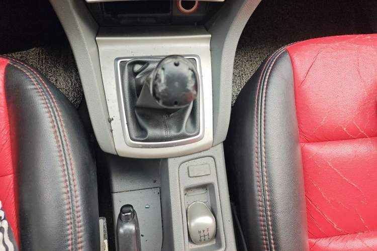 Used Ford Focus 2013 Hatchback Classic 1.8L Manual Base Model Gear Lever