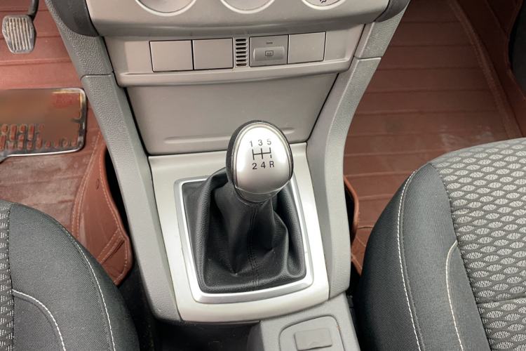Used Ford Focus 2013 Hatchback Classic 1.8L Manual Base Model Gear Lever
