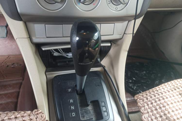 Used Ford Focus 2013 Sedan Classic 1.8L Automatic Millionth Anniversary Edition Gear Lever