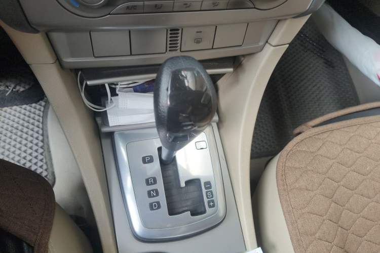 Used Ford Focus 2013 Sedan Classic 1.8L Automatic Fashion Edition Gear Lever
