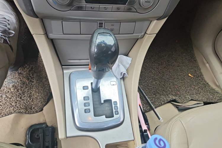 Used Ford Focus 2013 Hatchback Classic 1.8L Automatic Fashion Edition Gear Lever