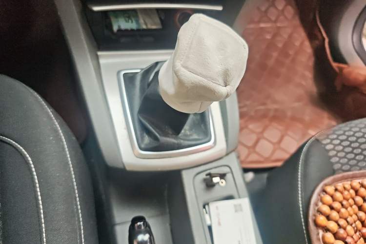 Used Ford Focus 2013 Hatchback Classic 1.8L Manual Base Model Gear Lever