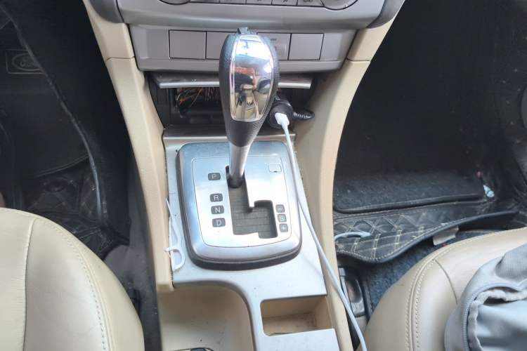 Used Ford Focus 2013 Sedan Classic 1.8L Automatic Fashion Edition Gear Lever