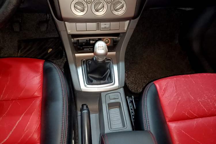 Used Ford Focus 2013 Hatchback Classic 1.8L Manual Base Model Gear Lever