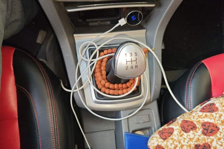 Used Ford Focus 2013 Hatchback Classic 1.8L Manual Base Model Gear Lever