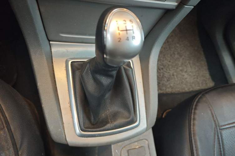 Used Ford Focus 2013 Hatchback Classic 1.8L Manual Base Model Gear Lever