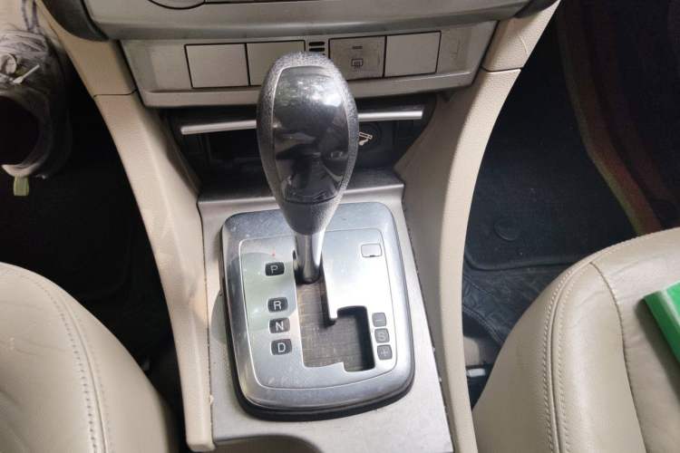 Used Ford Focus 2013 Hatchback Classic 1.8L Automatic Fashion Edition Gear Lever