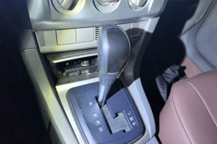 Used Ford Focus 2013 Hatchback Classic 1.8L Automatic Base Model Gear Lever