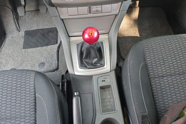 Used Ford Focus 2013 Hatchback Classic 1.8L Manual Base Model Gear Lever