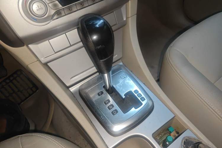Used Ford Focus 2013 Sedan Classic 1.8L Automatic Fashion Edition Gear Lever