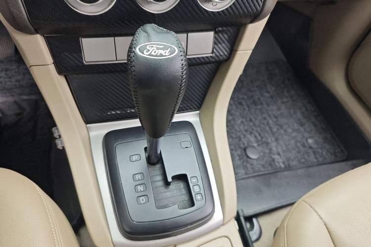 Used Ford Focus 2013 Sedan Classic 1.8L Automatic Base Model Gear Lever