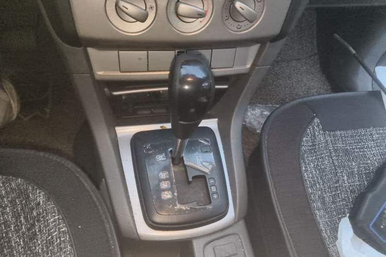 Used Ford Focus 2013 Hatchback Classic 1.8L Automatic Base Model Gear Lever