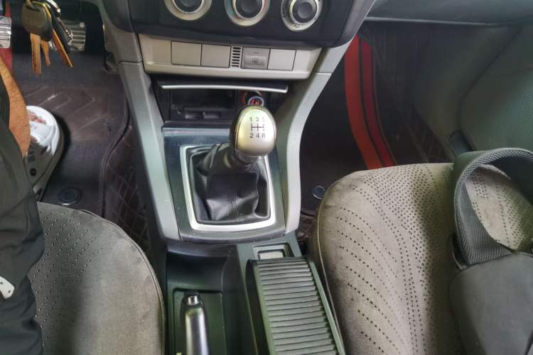 Used Ford Focus 2013 Hatchback Classic 1.8L Manual Base Model Gear Lever