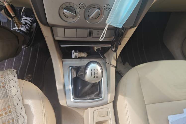 Used Ford Focus 2013 Sedan Classic 1.8L Manual Base Model Gear Lever