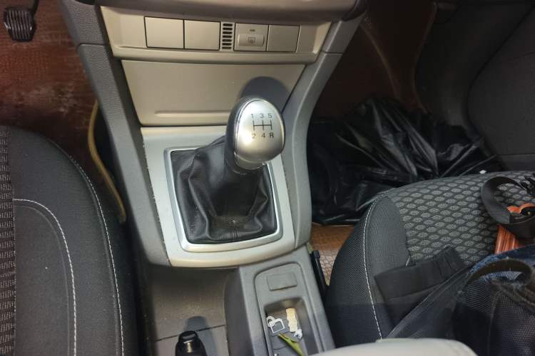 Used Ford Focus 2013 Hatchback Classic 1.8L Manual Base Model Gear Lever