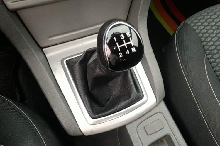 Used Ford Focus 2013 Hatchback Classic 1.8L Manual Base Model Gear Lever