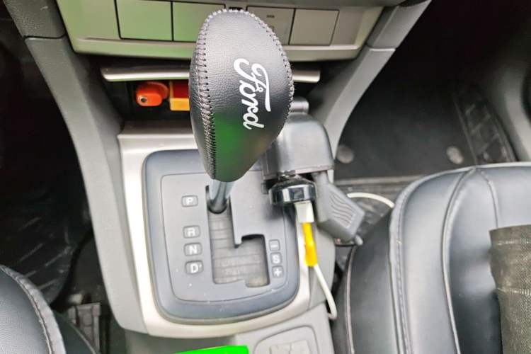 Used Ford Focus 2013 Hatchback Classic 1.8L Automatic Base Model Gear Lever