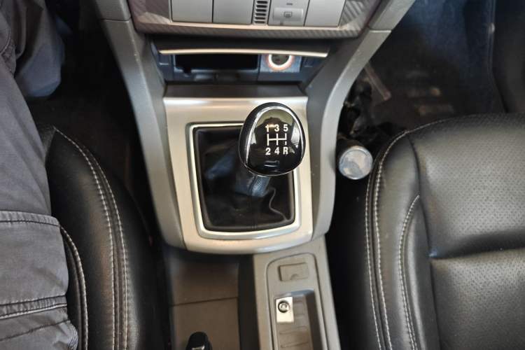Used Ford Focus 2013 Hatchback Classic 1.8L Manual Base Model Gear Lever