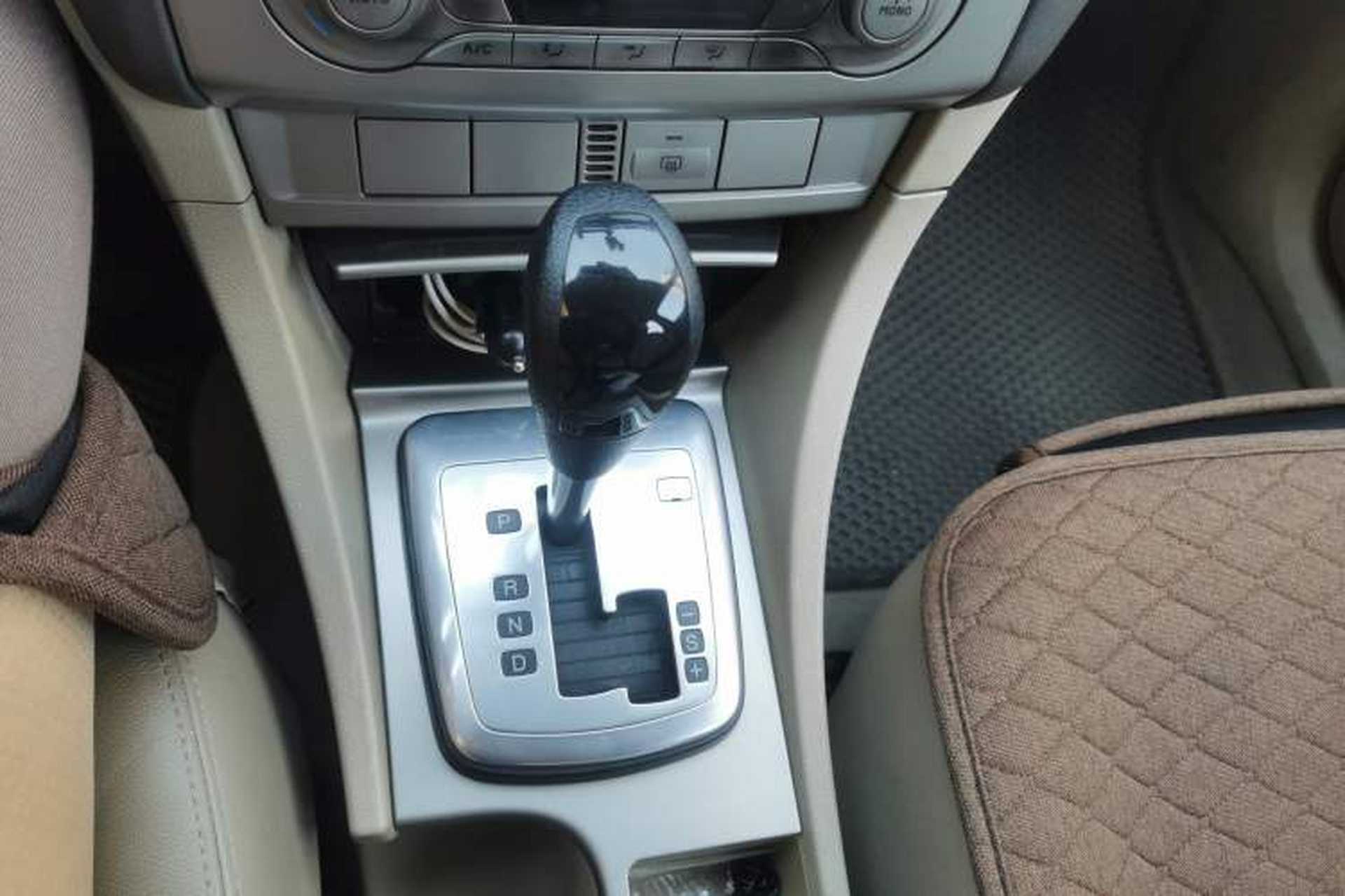 Used Ford Focus 2013 Sedan Classic 1.8L Automatic Fashion Edition Gear Lever