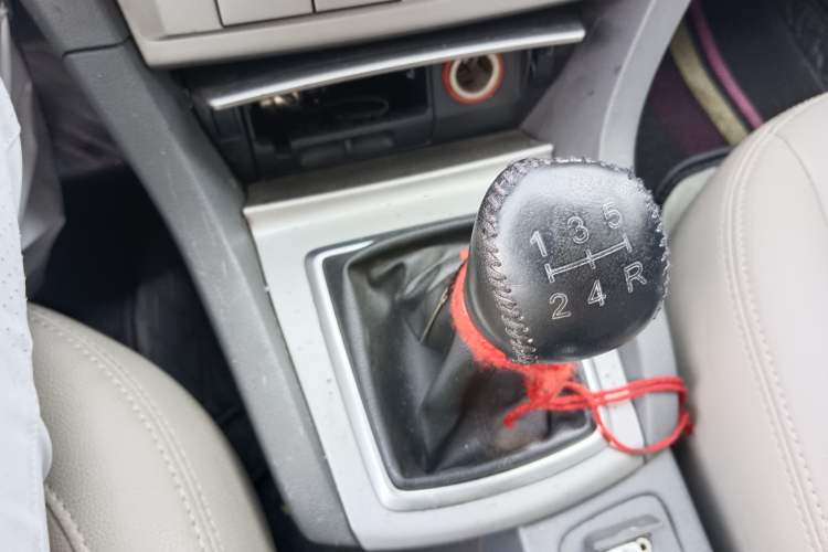 Used Ford Focus 2013 Hatchback Classic 1.8L Manual Base Model Gear Lever