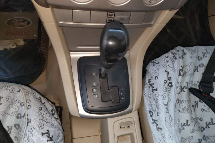 Used Ford Focus 2013 Sedan Classic 1.8L Automatic Base Model Gear Lever