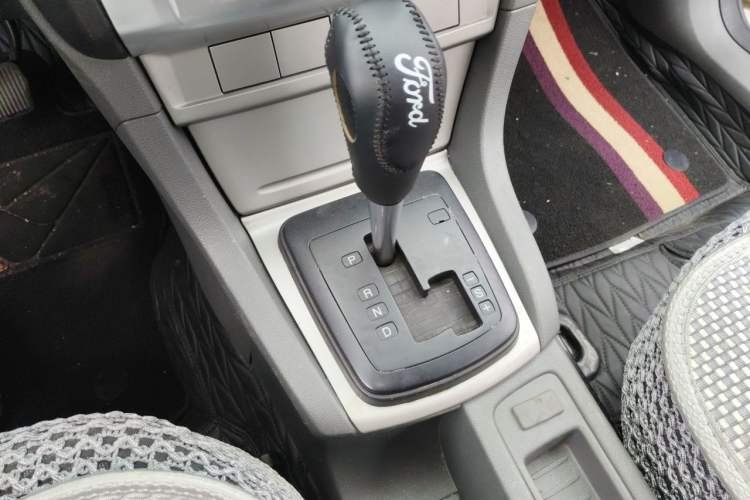 Used Ford Focus 2013 Hatchback Classic 1.8L Automatic Base Model Gear Lever