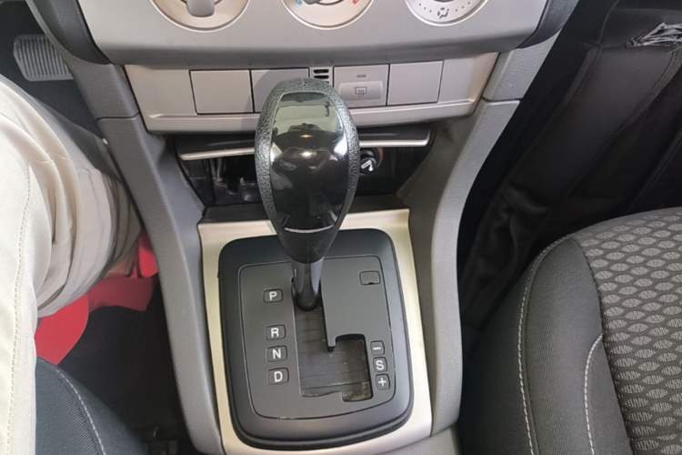 Used Ford Focus 2013 Hatchback Classic 1.8L Automatic Base Model Gear Lever