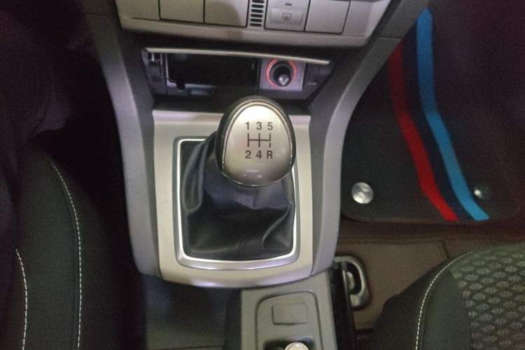 Used Ford Focus 2013 Hatchback Classic 1.8L Manual Base Model Gear Lever