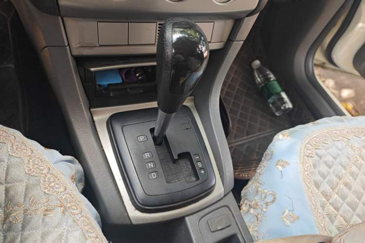 Used Ford Focus 2013 Hatchback Classic 1.8L Automatic Base Model Gear Lever