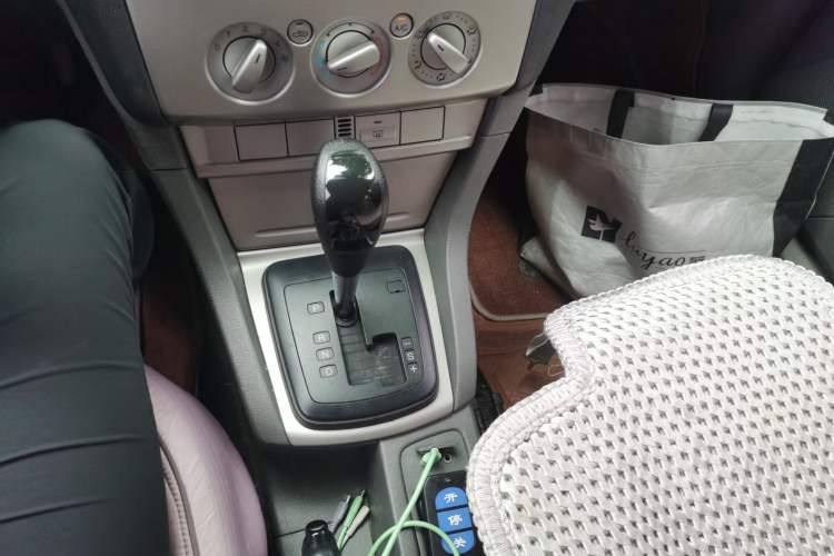 Used Ford Focus 2013 Hatchback Classic 1.8L Automatic Base Model Gear Lever