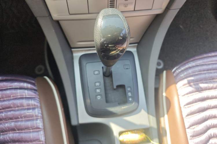 Used Ford Focus 2013 Hatchback Classic 1.8L Automatic Millionth Anniversary Edition Gear Lever