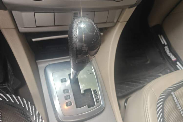Used Ford Focus 2013 Hatchback Classic 1.8L Automatic Fashion Edition Gear Lever