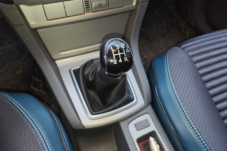 Used Ford Focus 2013 Hatchback Classic 1.8L Manual Base Model Gear Lever