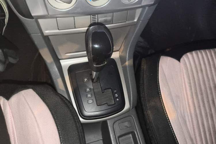 Used Ford Focus 2013 Hatchback Classic 1.8L Automatic Base Model Gear Lever