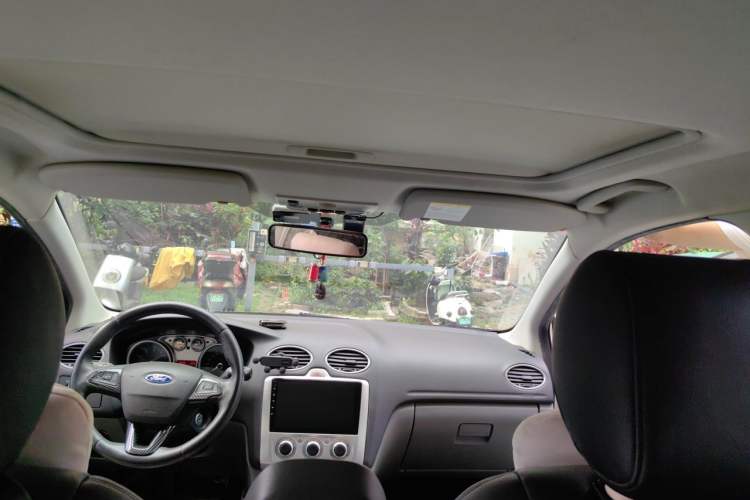 Used Ford Focus 2013 Hatchback Classic 1.8L Automatic Millionth Anniversary Edition Headliner