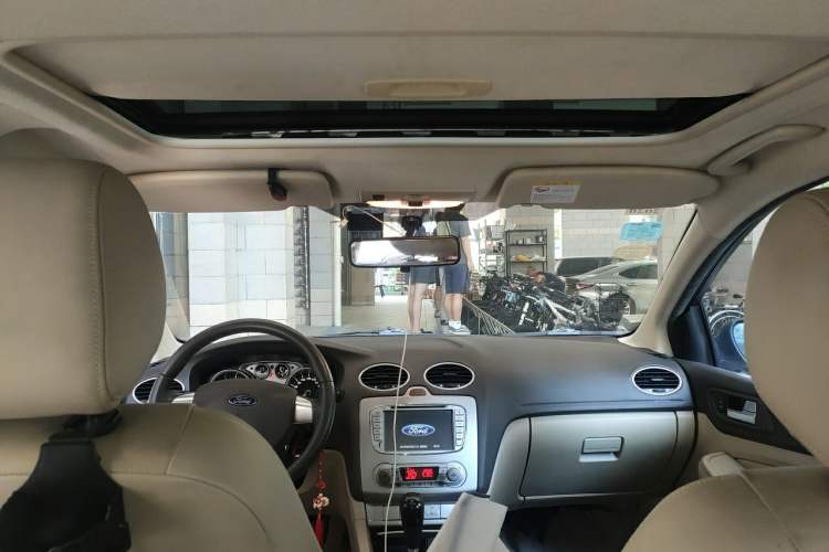 Used Ford Focus 2013 Sedan Classic 1.8L Automatic Fashion Edition Headliner