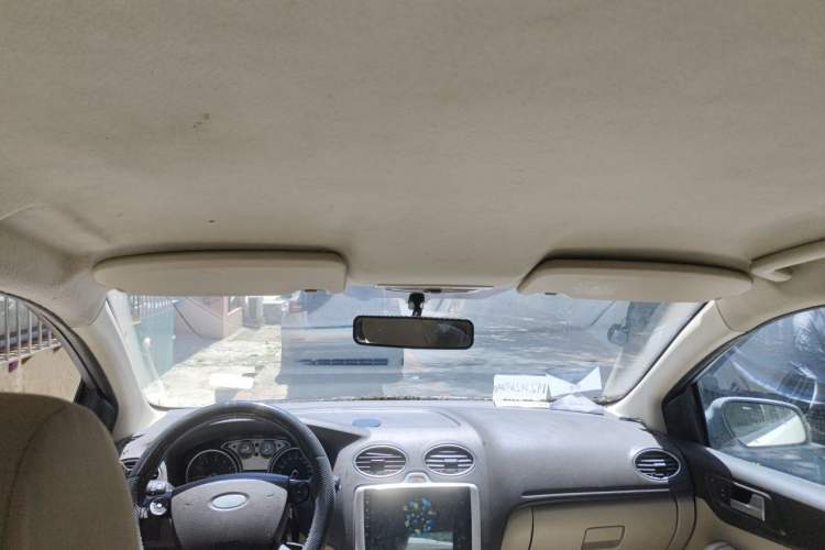 Used Ford Focus 2013 Sedan Classic 1.8L Manual Base Model Headliner