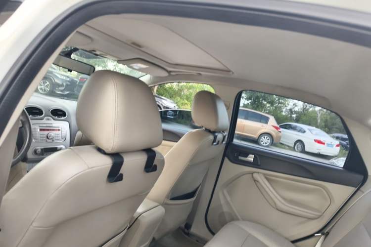 Used Ford Focus 2013 Sedan Classic 1.8L Automatic Fashion Edition Headliner