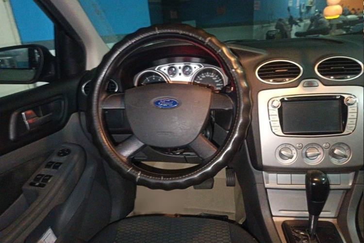 Used Ford Focus 2013 Hatchback Classic 1.8L Automatic Base Model Interior 2