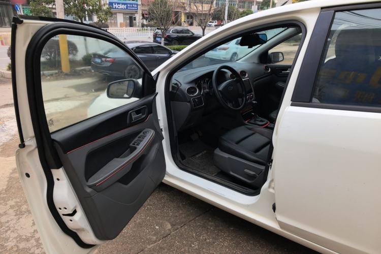 Used Ford Focus 2013 Hatchback Classic 1.8L Automatic Base Model Interior 3