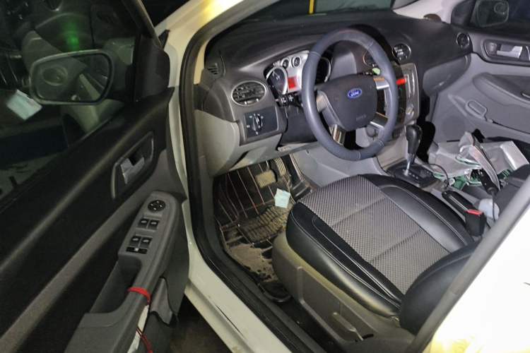Used Ford Focus 2013 Hatchback Classic 1.8L Automatic Base Model Interior 3