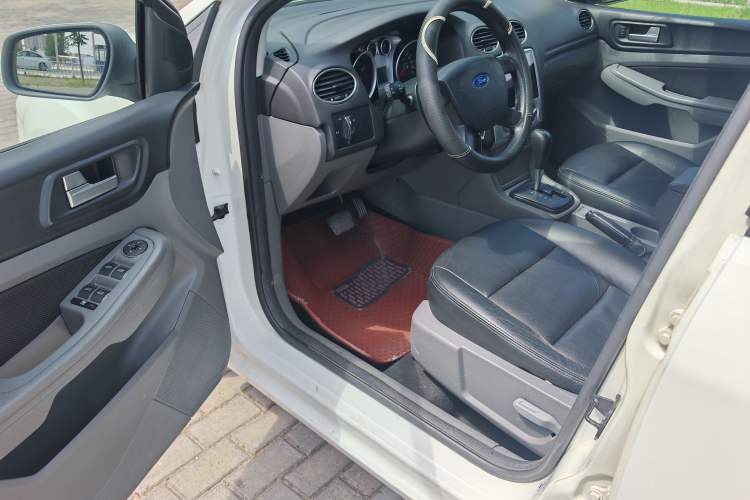 Used Ford Focus 2013 Hatchback Classic 1.8L Automatic Base Model Interior 3