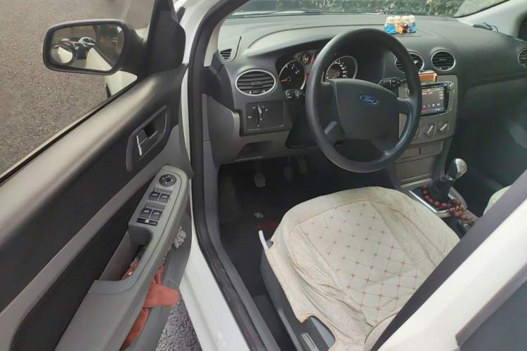 Used Ford Focus 2013 Hatchback Classic 1.8L Manual Base Model Interior 3