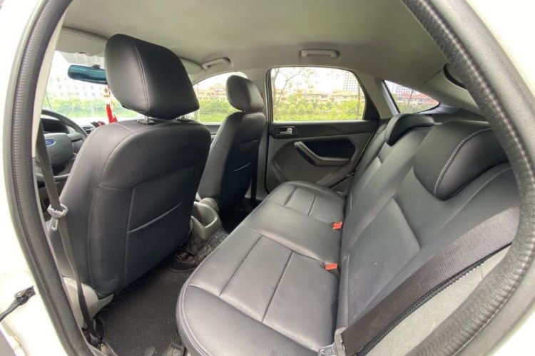 Used Ford Focus 2013 Hatchback Classic 1.8L Automatic Base Model Interior 4