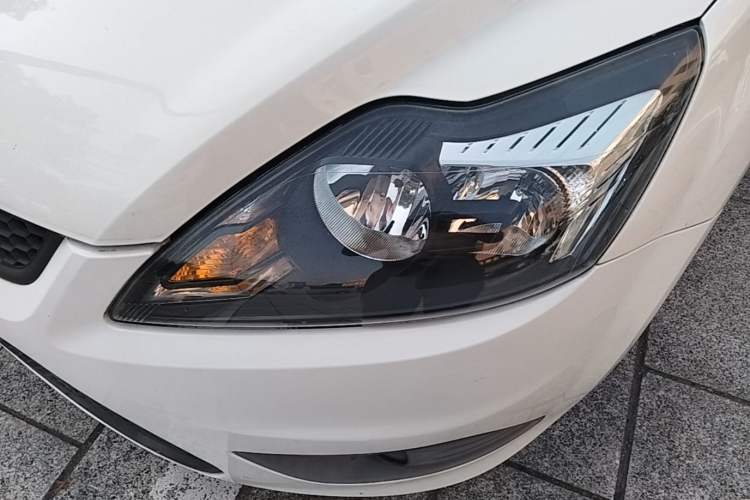 Used Ford Focus 2013 Hatchback Classic 1.8L Automatic Millionth Anniversary Edition Left Front Headlight