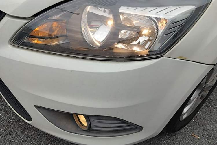 Used Ford Focus 2013 Hatchback Classic 1.8L Automatic Base Model Left Front Headlight