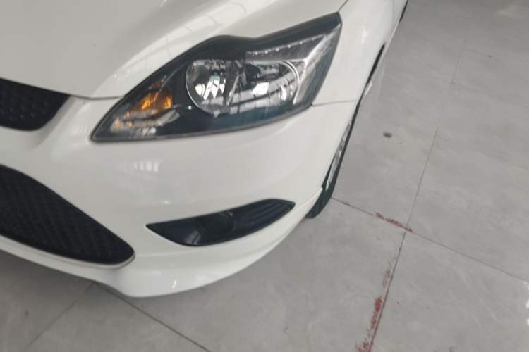 Used Ford Focus 2013 Hatchback Classic 1.8L Automatic Fashion Edition Left Front Headlight