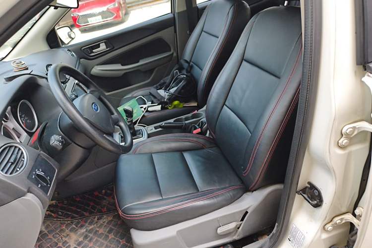 Used Ford Focus 2013 Hatchback Classic 1.8L Manual Base Model Left Front Seat