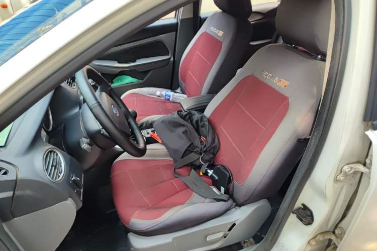 Used Ford Focus 2013 Hatchback Classic 1.8L Manual Base Model Left Front Seat